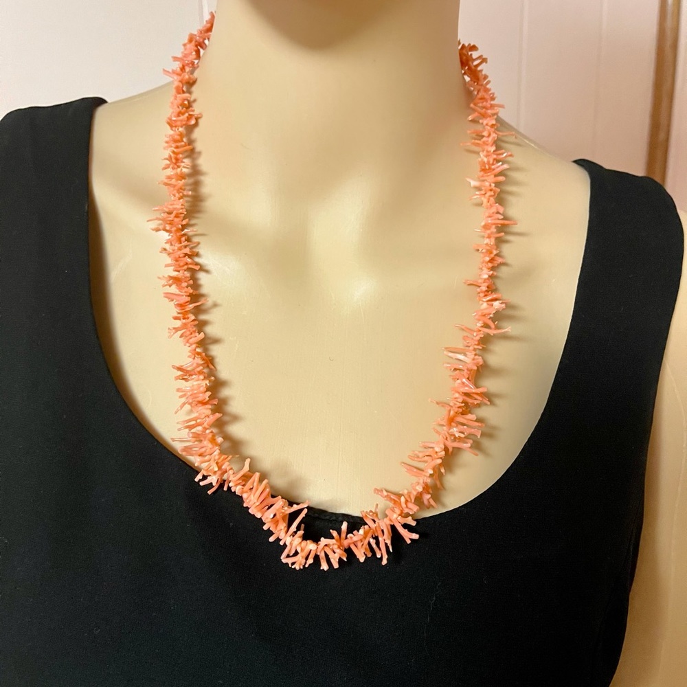 Vtg genuine coral 22” necklace in excellent condit - Picture 3 of 7